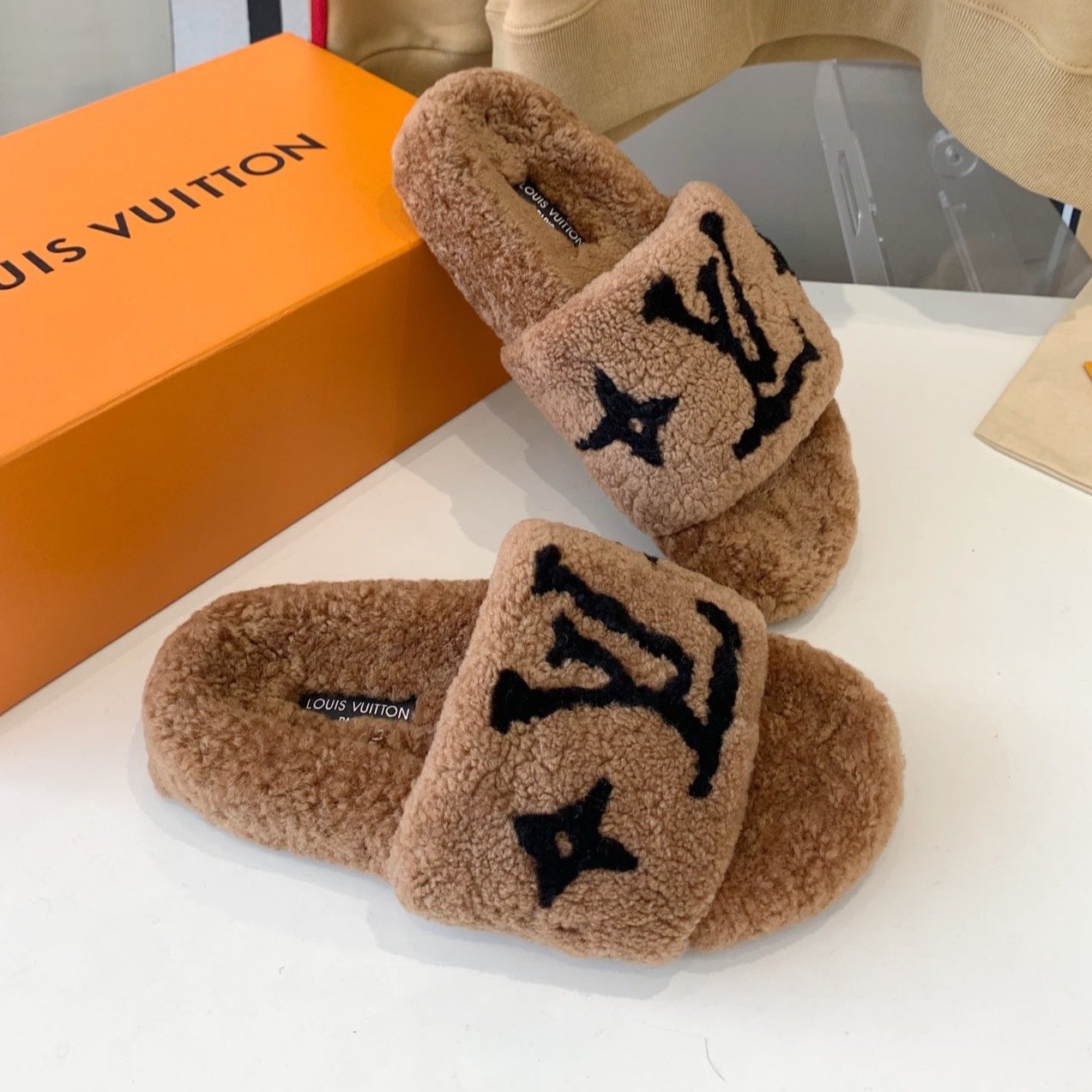 LOUIS VUITTON LV WOMEN'S PASEO FLAT SLIPPER IN CARAMEL BROWN FLEECE WITH BLACK LOGO