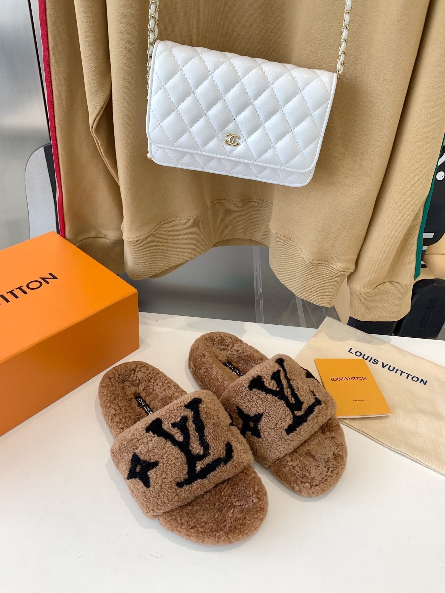 LOUIS VUITTON LV WOMEN'S PASEO FLAT SLIPPER IN CARAMEL BROWN FLEECE WITH BLACK LOGO