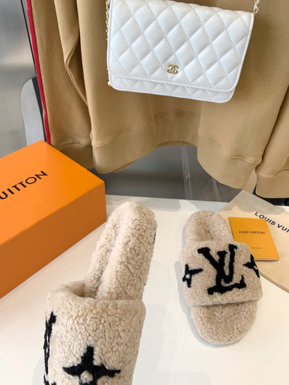 LOUIS VUITTON LV WOMEN'S PASEO FLAT SLIPPER IN TAN BROWN FLEECE WITH BLACK LOGO