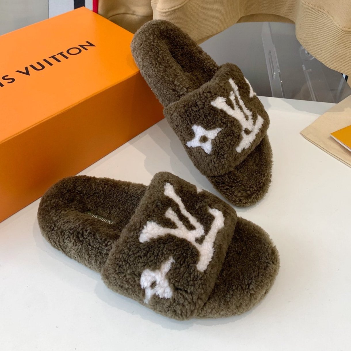 LOUIS VUITTON LV WOMEN'S PASEO FLAT SLIPPER IN OLIVE GREEN FLEECE WITH WHITE LOGO