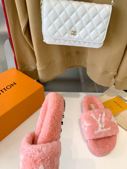LOUIS VUITTON LV WOMEN'S PASEO FLAT SLIPPER IN LIGHT PINK FLEECE WITH WHITE LOGO