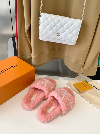 LOUIS VUITTON LV WOMEN'S PASEO FLAT SLIPPER IN LIGHT PINK FLEECE WITH WHITE LOGO