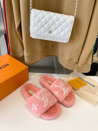 LOUIS VUITTON LV WOMEN'S PASEO FLAT SLIPPER IN LIGHT PINK FLEECE WITH WHITE LOGO