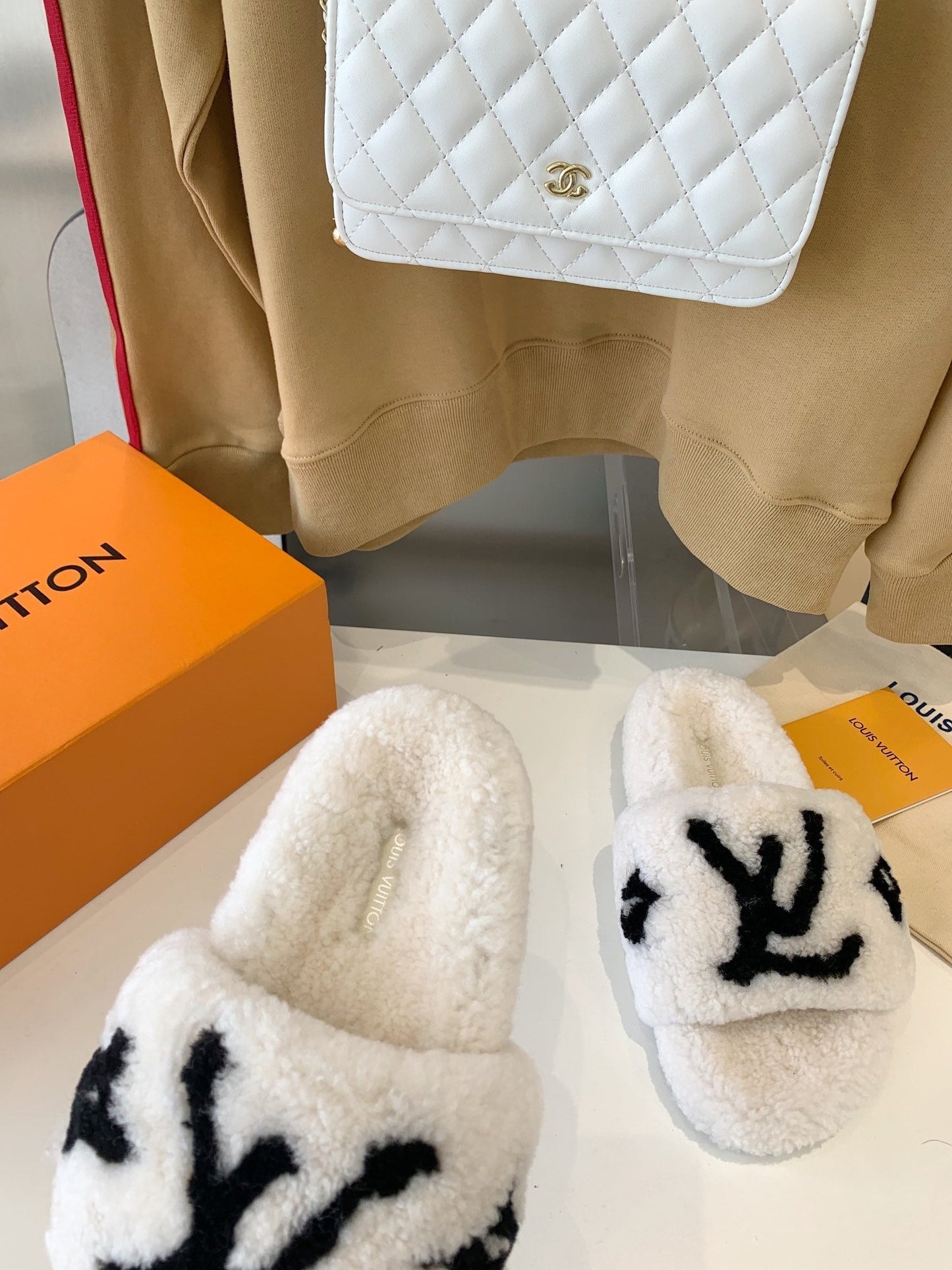 LOUIS VUITTON LV WOMEN'S PASEO FLAT SLIPPER IN WHITE FLEECE WITH BLACK LOGO