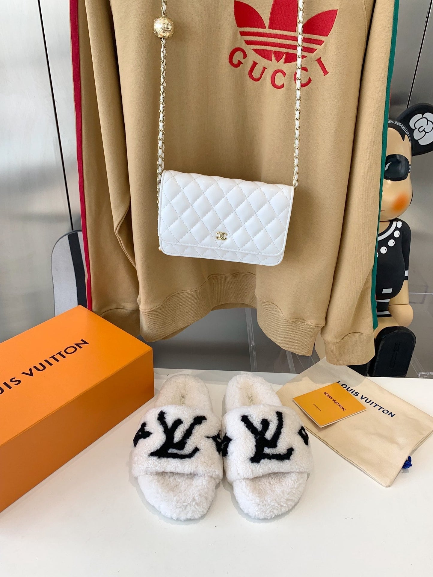LOUIS VUITTON LV WOMEN'S PASEO FLAT SLIPPER IN WHITE FLEECE WITH BLACK LOGO