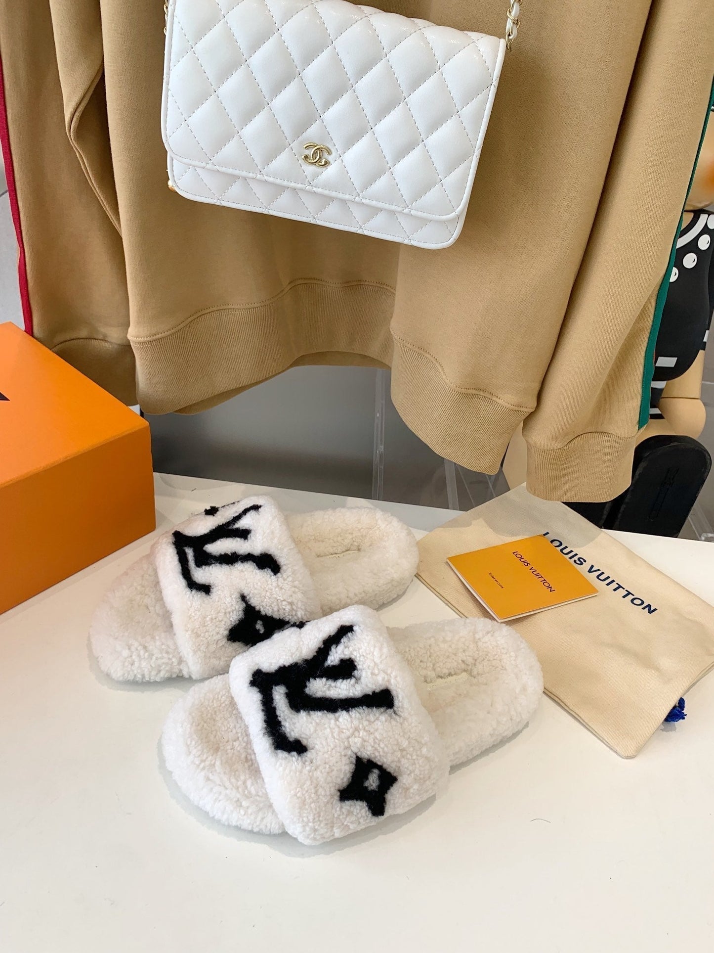 LOUIS VUITTON LV WOMEN'S PASEO FLAT SLIPPER IN WHITE FLEECE WITH BLACK LOGO