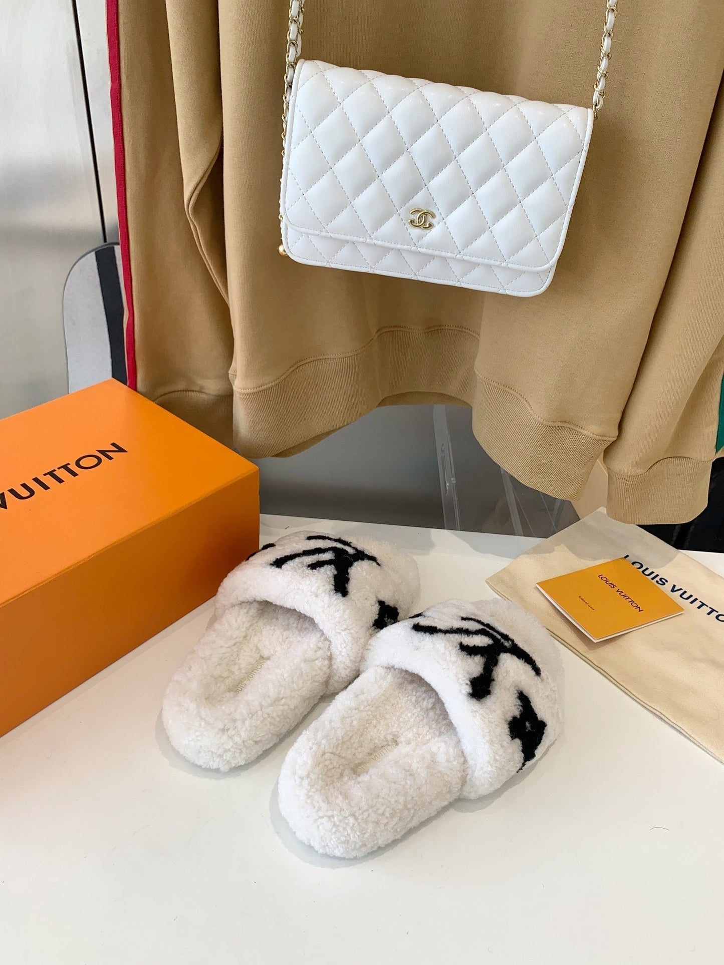 LOUIS VUITTON LV WOMEN'S PASEO FLAT SLIPPER IN WHITE FLEECE WITH BLACK LOGO