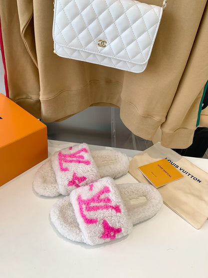 LOUIS VUITTON LV WOMEN'S PASEO FLAT SLIPPER IN WHITE FLEECE WITH BRIGHT PINK LOGO