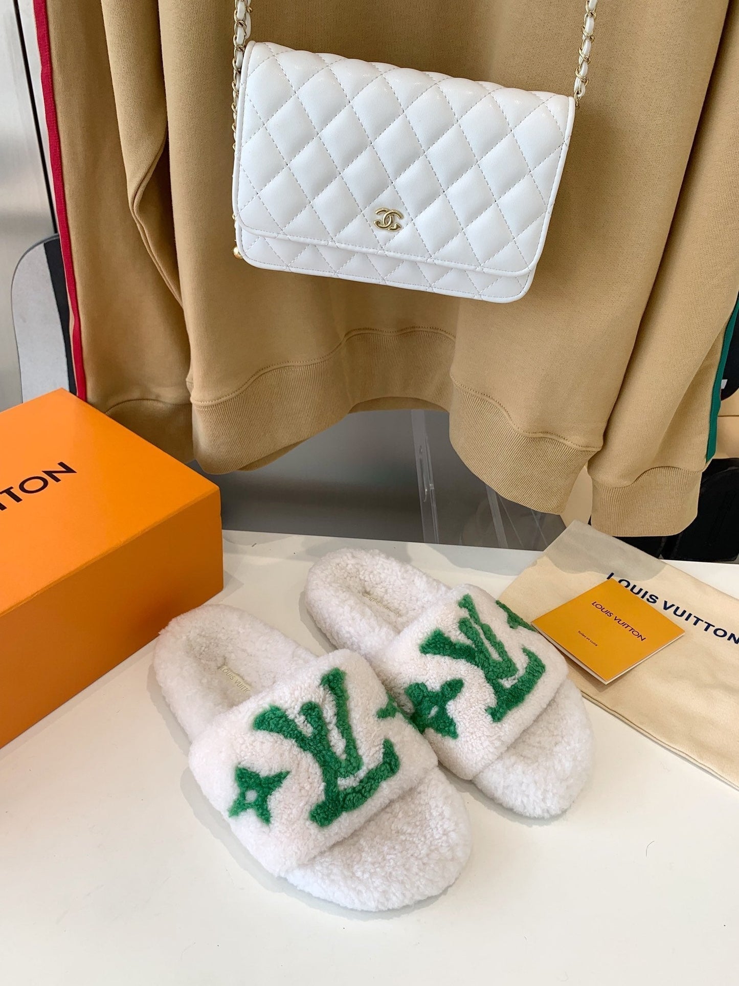 LOUIS VUITTON LV WOMEN'S PASEO FLAT SLIPPER IN WHITE FLEECE WITH GREEN LOGO