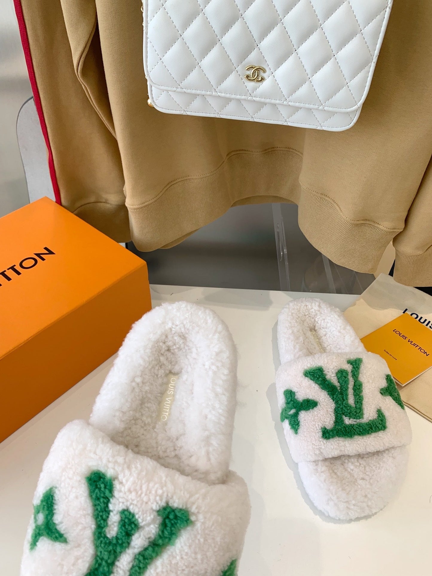 LOUIS VUITTON LV WOMEN'S PASEO FLAT SLIPPER IN WHITE FLEECE WITH GREEN LOGO