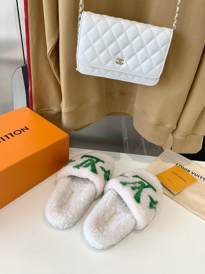 LOUIS VUITTON LV WOMEN'S PASEO FLAT SLIPPER IN WHITE FLEECE WITH GREEN LOGO