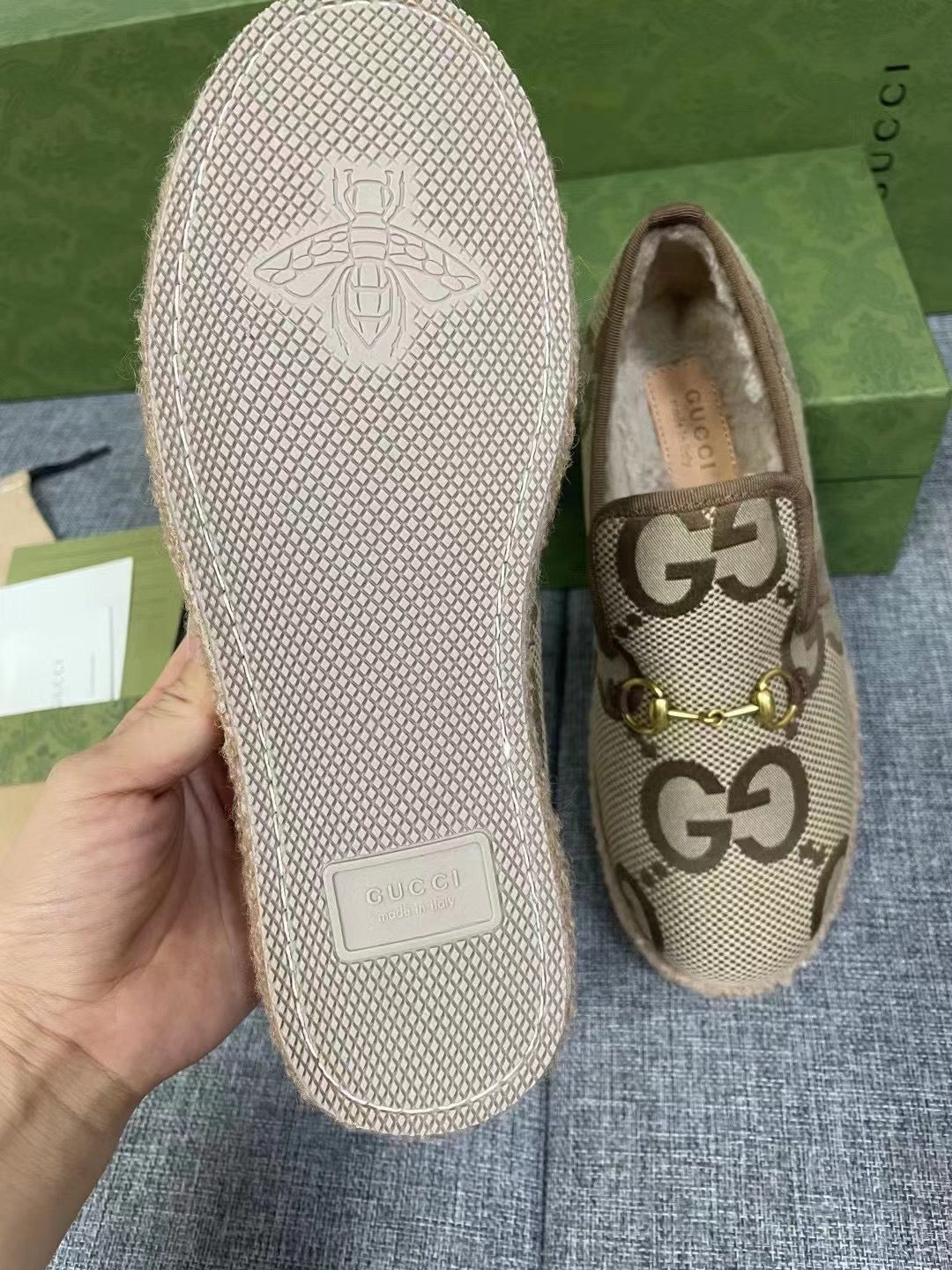 GUCCI HORSEBIT LOAFER IN ECRU BEIGE WOVEN FABRIC AND WOOL MIX LAMB FUR LINING