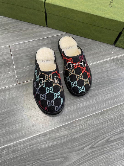 GUCCI SUPREME MULE IN COLORFUL CANVAS AND WOOL LINING
