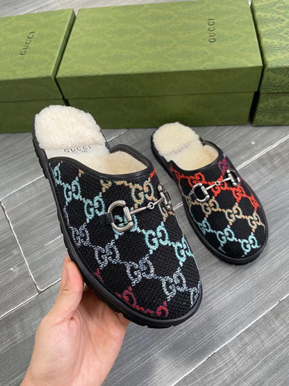 GUCCI SUPREME MULE IN COLORFUL CANVAS AND WOOL LINING