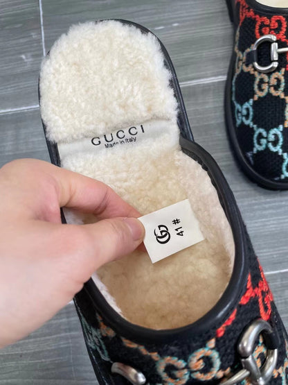 GUCCI SUPREME MULE IN COLORFUL CANVAS AND WOOL LINING