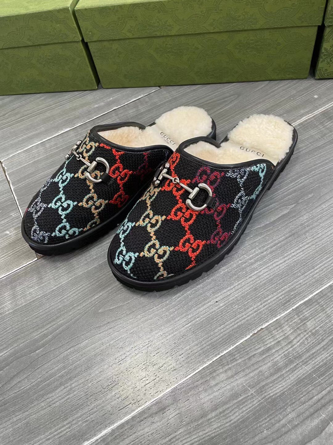 GUCCI SUPREME MULE IN COLORFUL CANVAS AND WOOL LINING