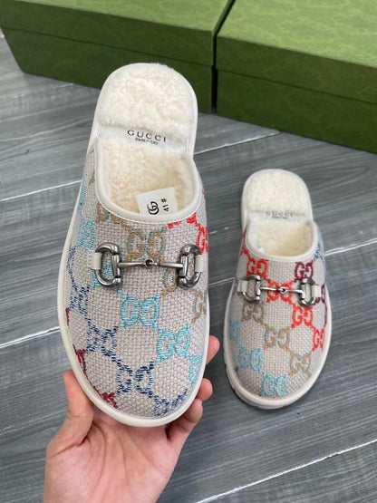 GUCCI SUPREME MULE IN COLORFUL CANVAS AND WOOL LINING