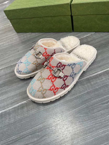 GUCCI SUPREME MULE IN COLORFUL CANVAS AND WOOL LINING