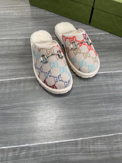 GUCCI SUPREME MULE IN COLORFUL CANVAS AND WOOL LINING