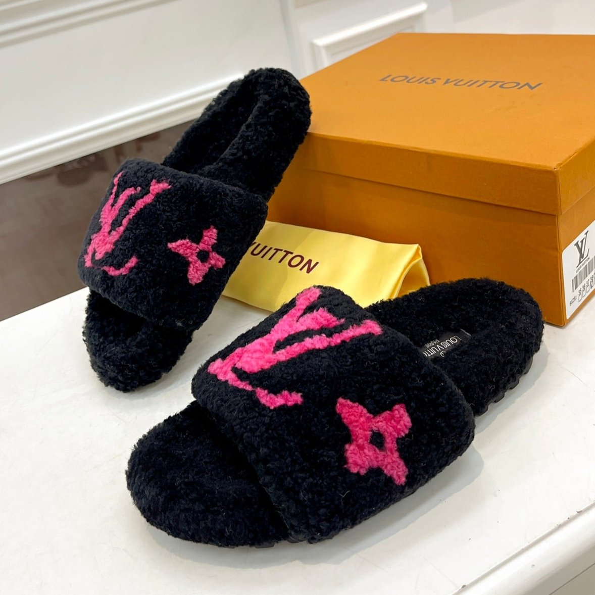 LOUIS VUITTON LV FLAT SLIPPER IN BLACK MIX BRIGHT PINK SHEARLING
