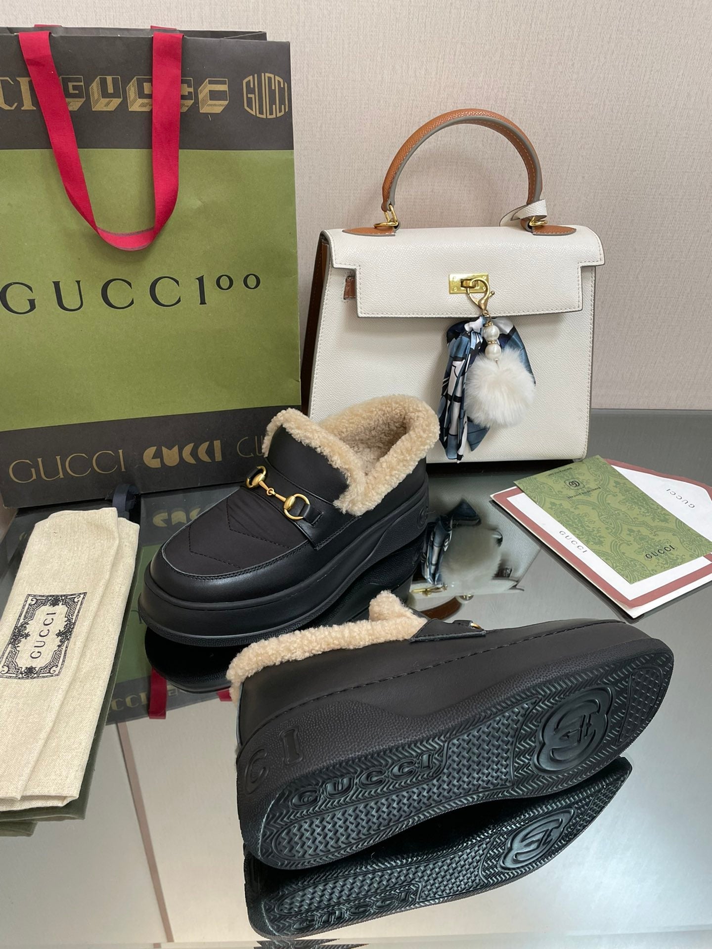 GUCCI LOAFER IN BLACK CALFSKIN WITH BEIGE WOOL LINING