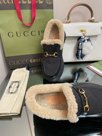 GUCCI LOAFER IN BLACK CALFSKIN WITH BEIGE WOOL LINING