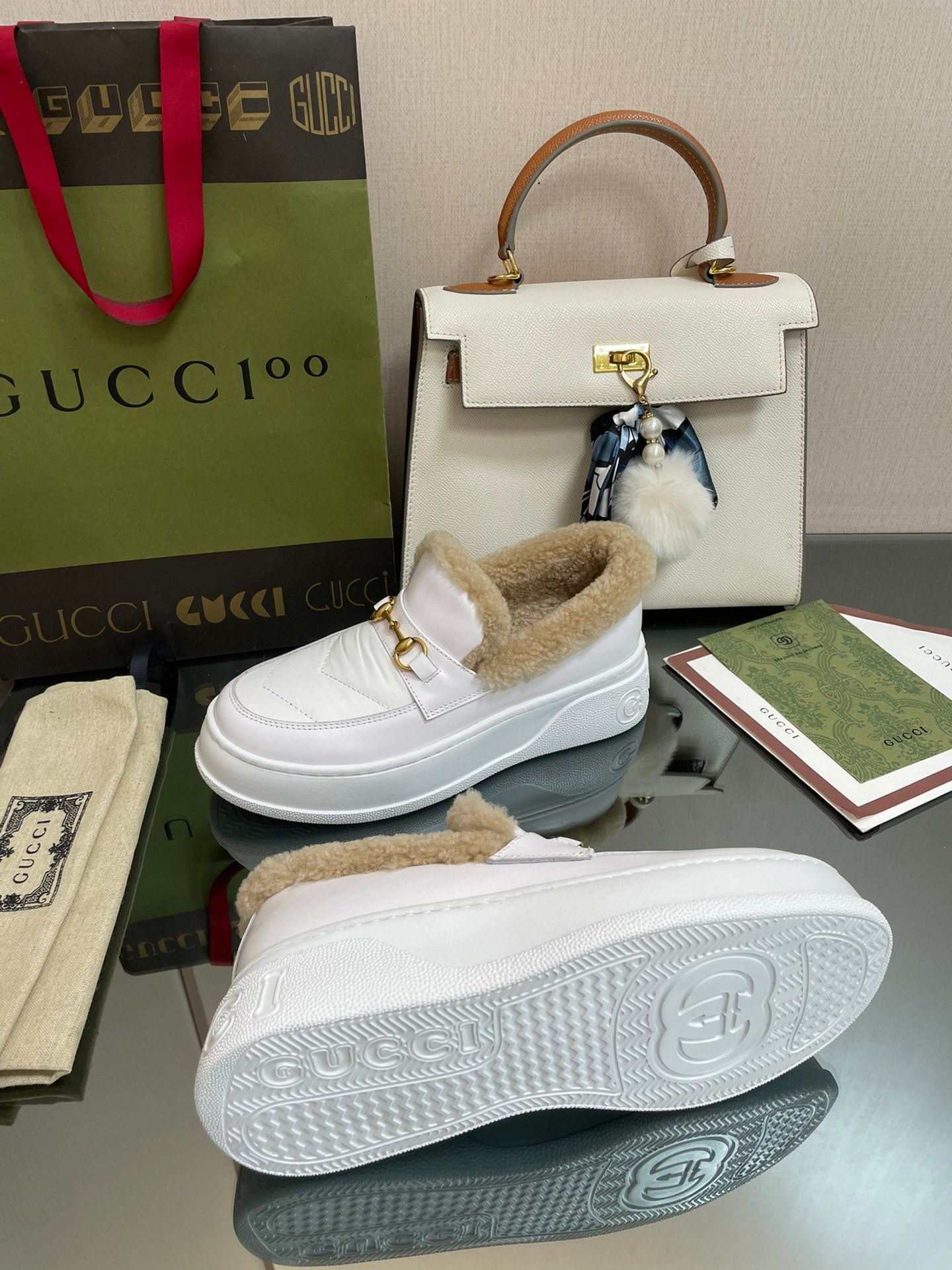 GUCCI LOAFER IN WHITE CALFSKIN WITH BEIGE WOOL LINING