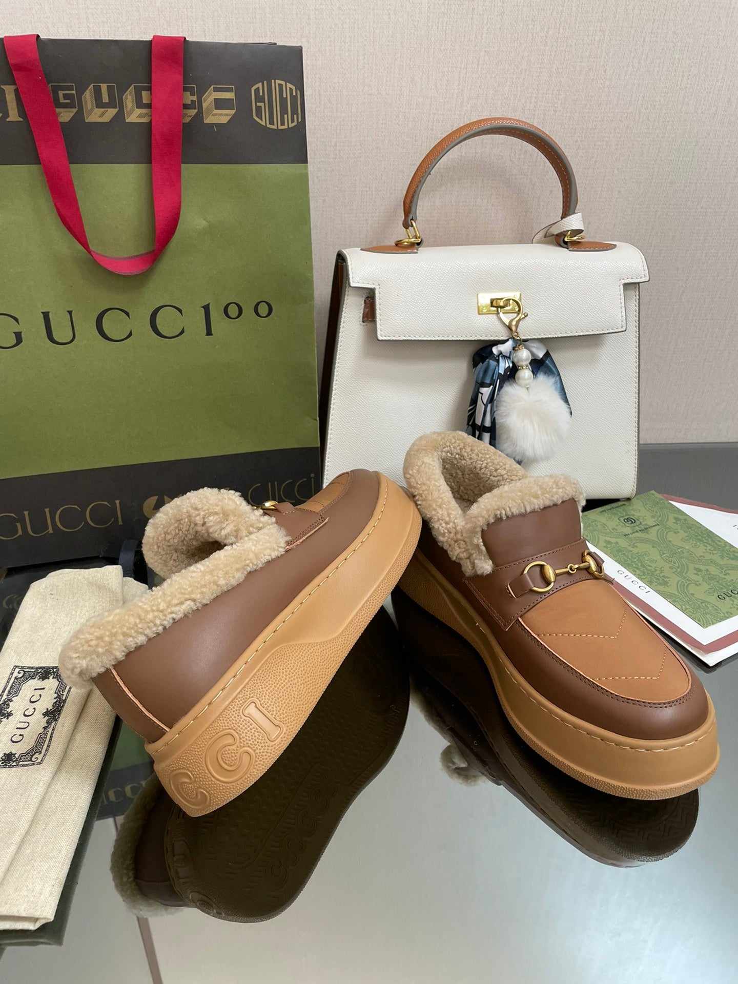 GUCCI LOAFER IN PEANUT BROWN AND CHOCOLATE BROWN CALFSKIN WITH BEIGE WOOL LINING