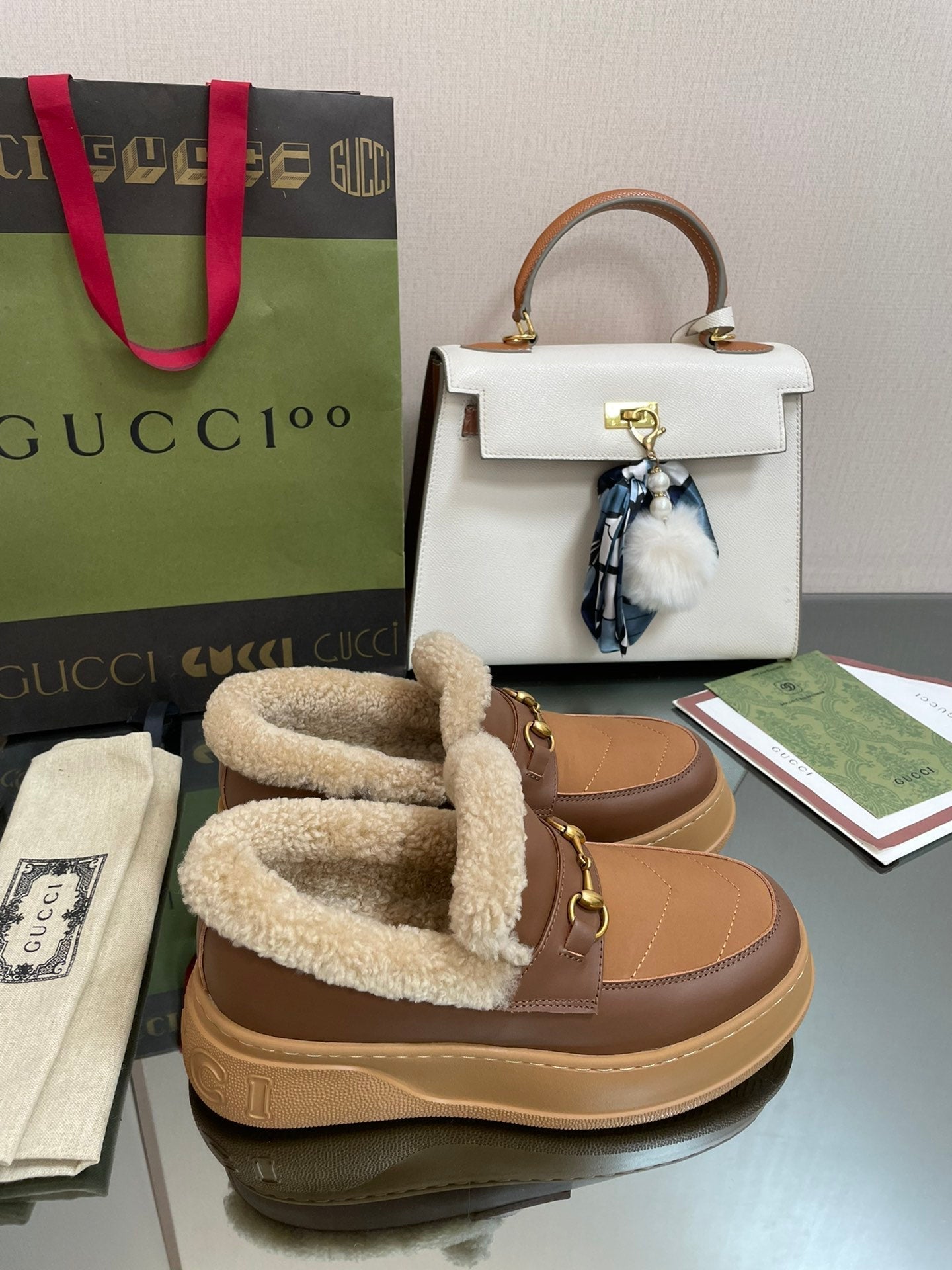 GUCCI LOAFER IN PEANUT BROWN AND CHOCOLATE BROWN CALFSKIN WITH BEIGE WOOL LINING