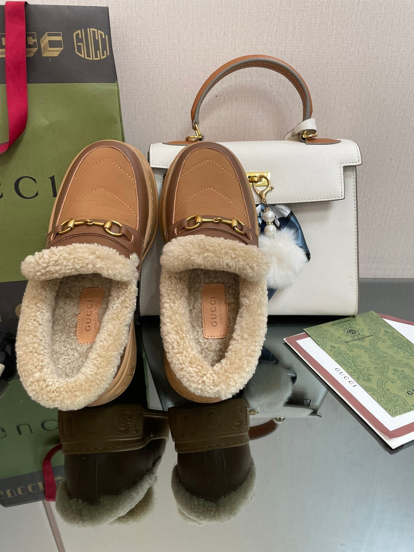 GUCCI LOAFER IN PEANUT BROWN AND CHOCOLATE BROWN CALFSKIN WITH BEIGE WOOL LINING
