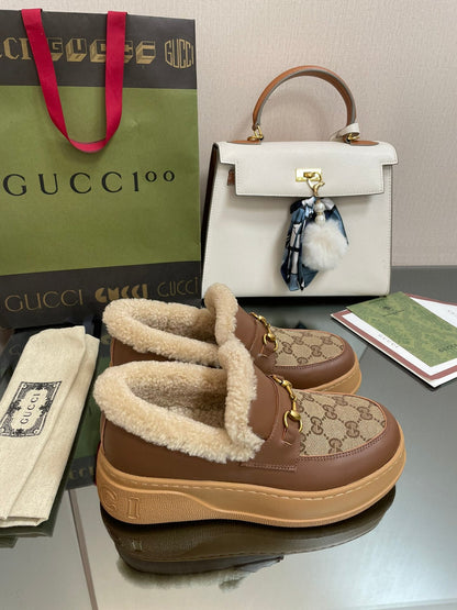 GUCCI LOAFER IN PEANUT BROWN JACQUARD AND CHOCOLATE BROWN CALFSKIN WITH BEIGE WOOL LINING