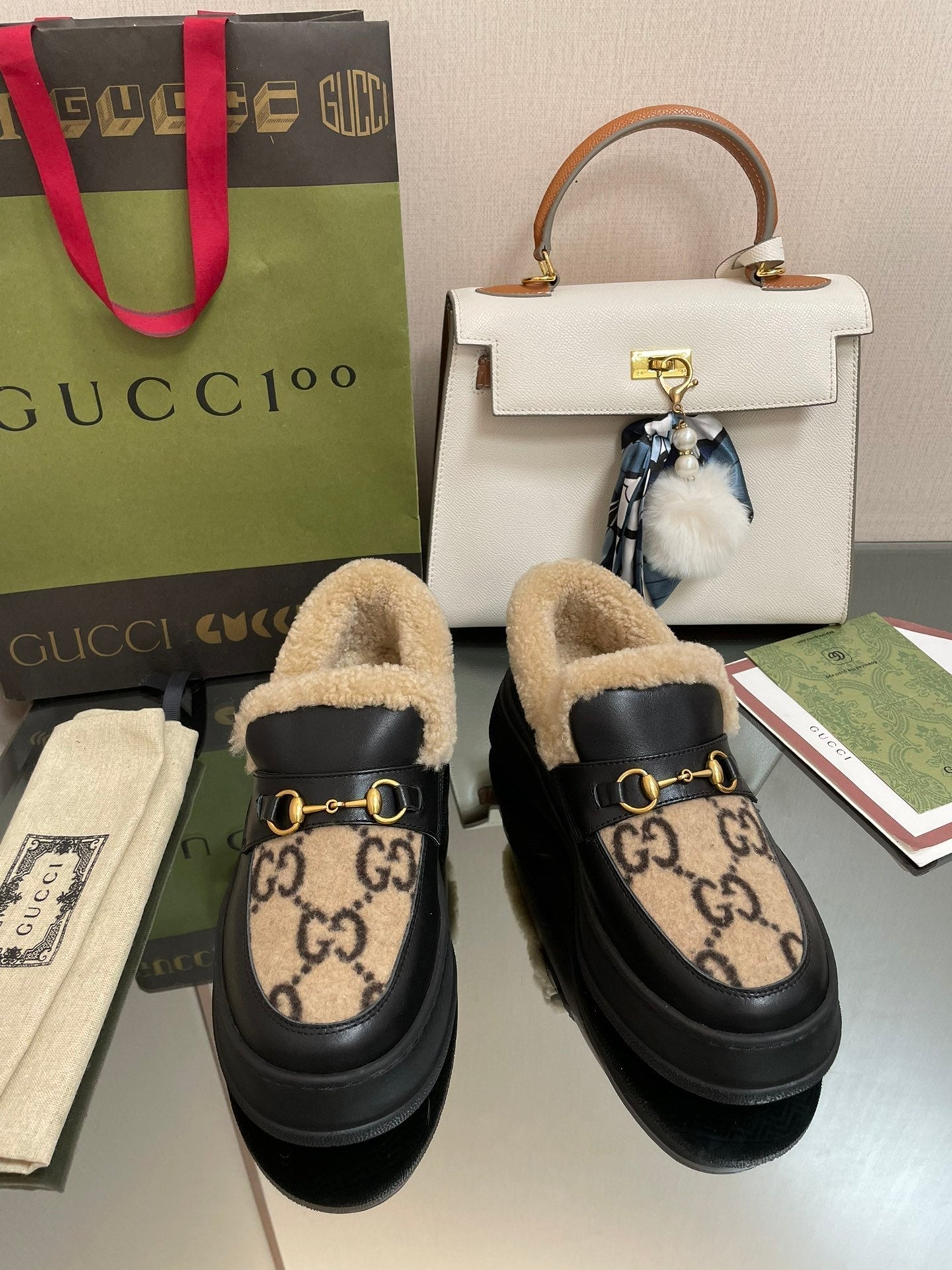 GUCCI LOAFER IN CAMEL BROWN JACQUARD AND BLACK CALFSKIN WITH BEIGE WOOL LINING