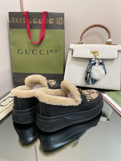 GUCCI LOAFER IN CAMEL BROWN JACQUARD AND BLACK CALFSKIN WITH BEIGE WOOL LINING