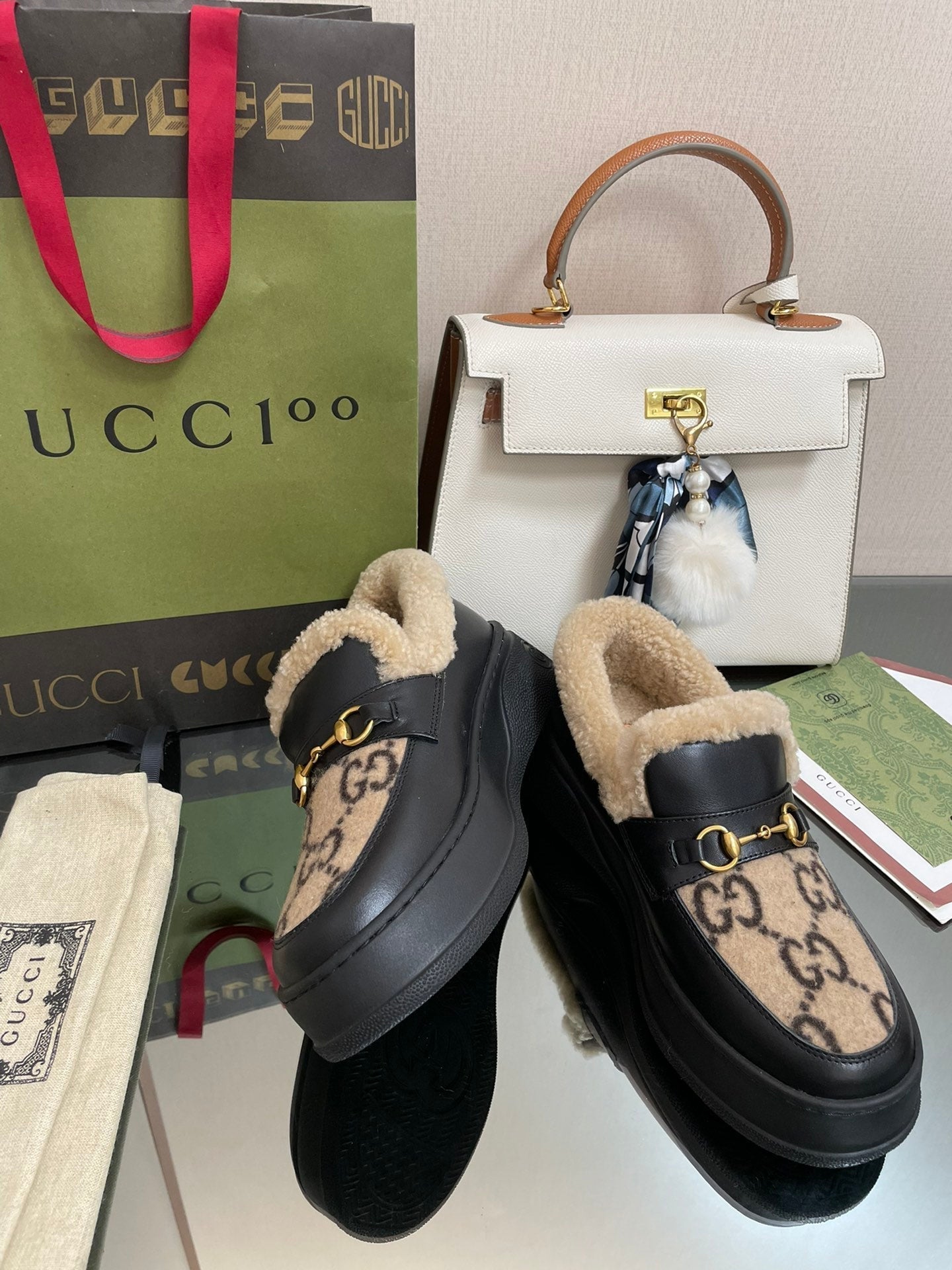GUCCI LOAFER IN CAMEL BROWN JACQUARD AND BLACK CALFSKIN WITH BEIGE WOOL LINING