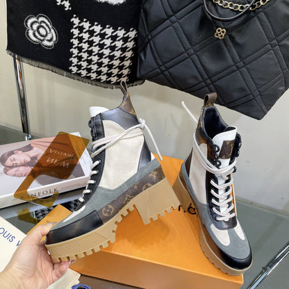 LOUIS VUITTON LAUREATE PLATFORM BOOTS IN WHITE CALFSKIN AND COIN GRAY SUEDE