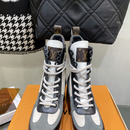 LOUIS VUITTON LAUREATE PLATFORM BOOTS IN WHITE CALFSKIN AND COIN GRAY SUEDE