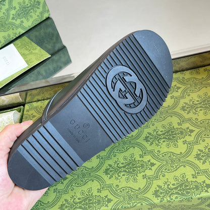 GUCCI INTERLOCKING G MULE IN BLACK CALFSKIN