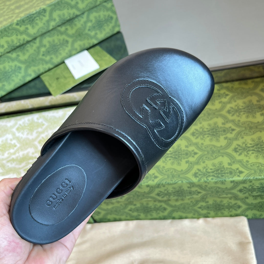 GUCCI INTERLOCKING G MULE IN BLACK CALFSKIN
