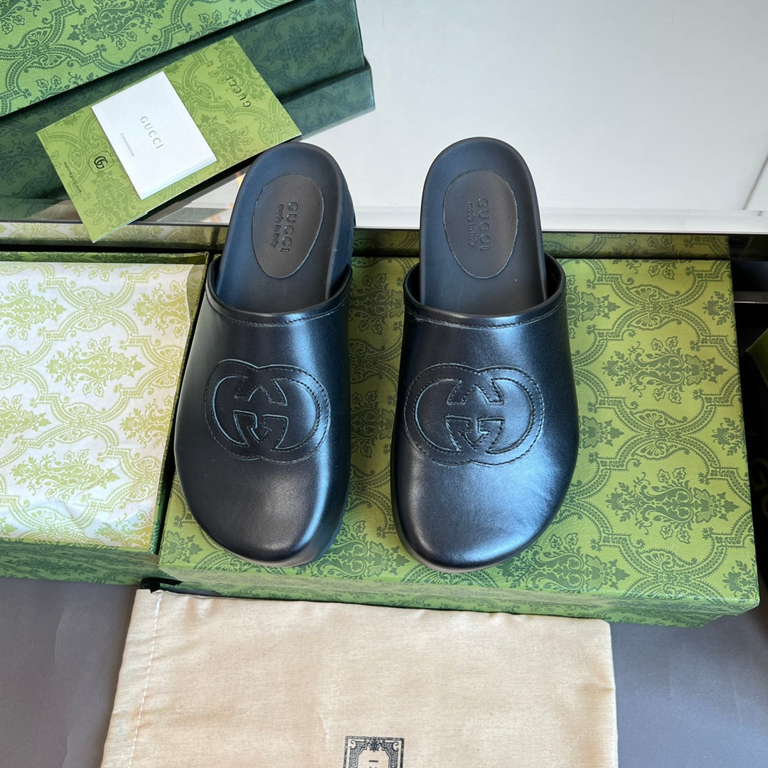 GUCCI INTERLOCKING G MULE IN BLACK CALFSKIN