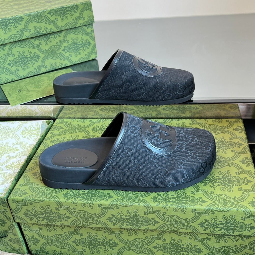 GUCCI INTERLOCKING G MULE IN BLACK MONOGRAM CANVAS AND LEATHER