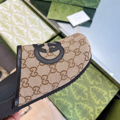 GUCCI INTERLOCKING G MULE IN BEIGE MONOGRAM CANVAS AND LEATHER
