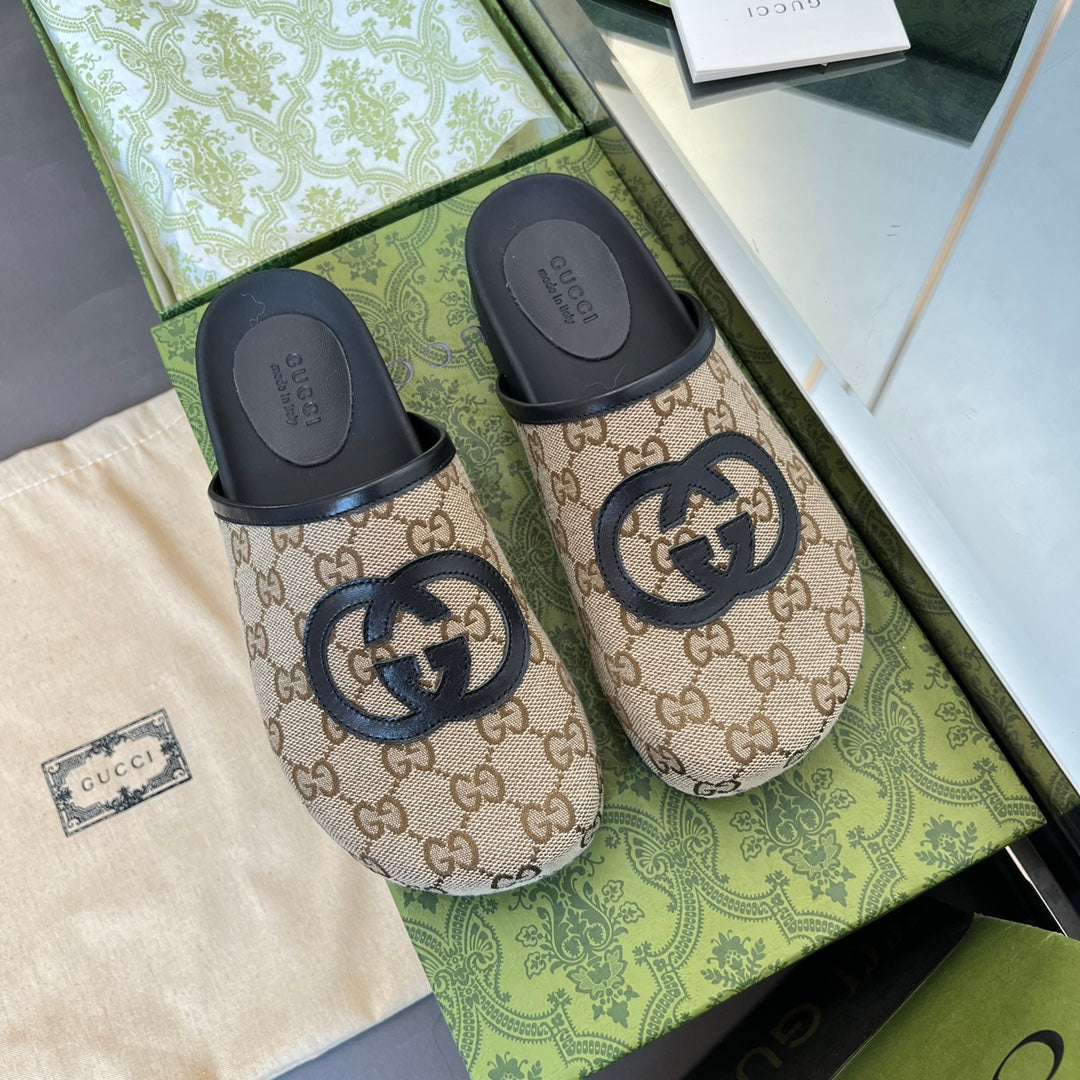 GUCCI INTERLOCKING G MULE IN BEIGE MONOGRAM CANVAS AND LEATHER