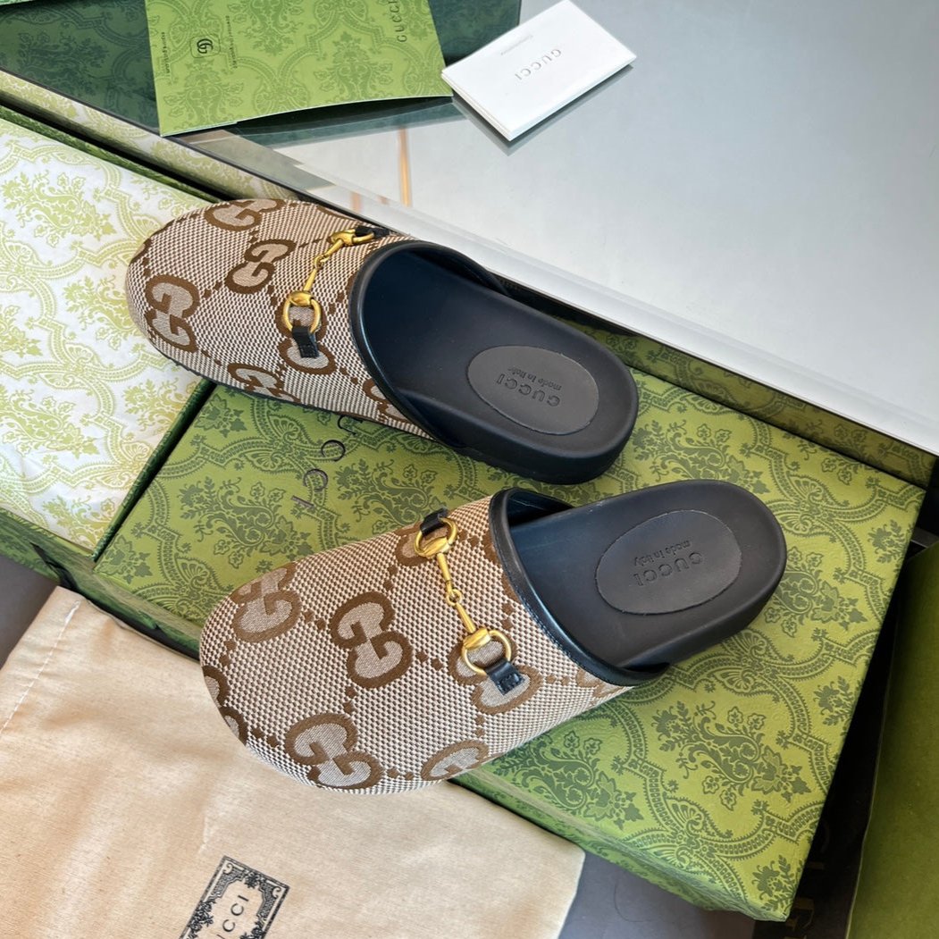 GUCCI HORSEBIT MULE IN LIGHT BROWN MONOGRAM CANVAS AND BLACK LINING