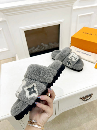 LOUIS VUITTON DAD SANDAL MULE IN SHADOW GRAY MIX WHITE FLEECE