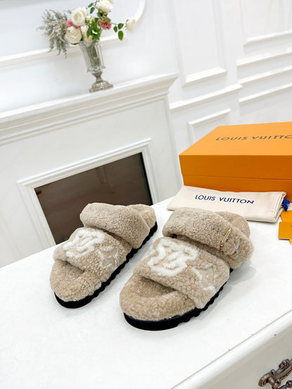 LOUIS VUITTON DAD SANDAL MULE IN WHEAT TAN MIX WHITE FLEECE