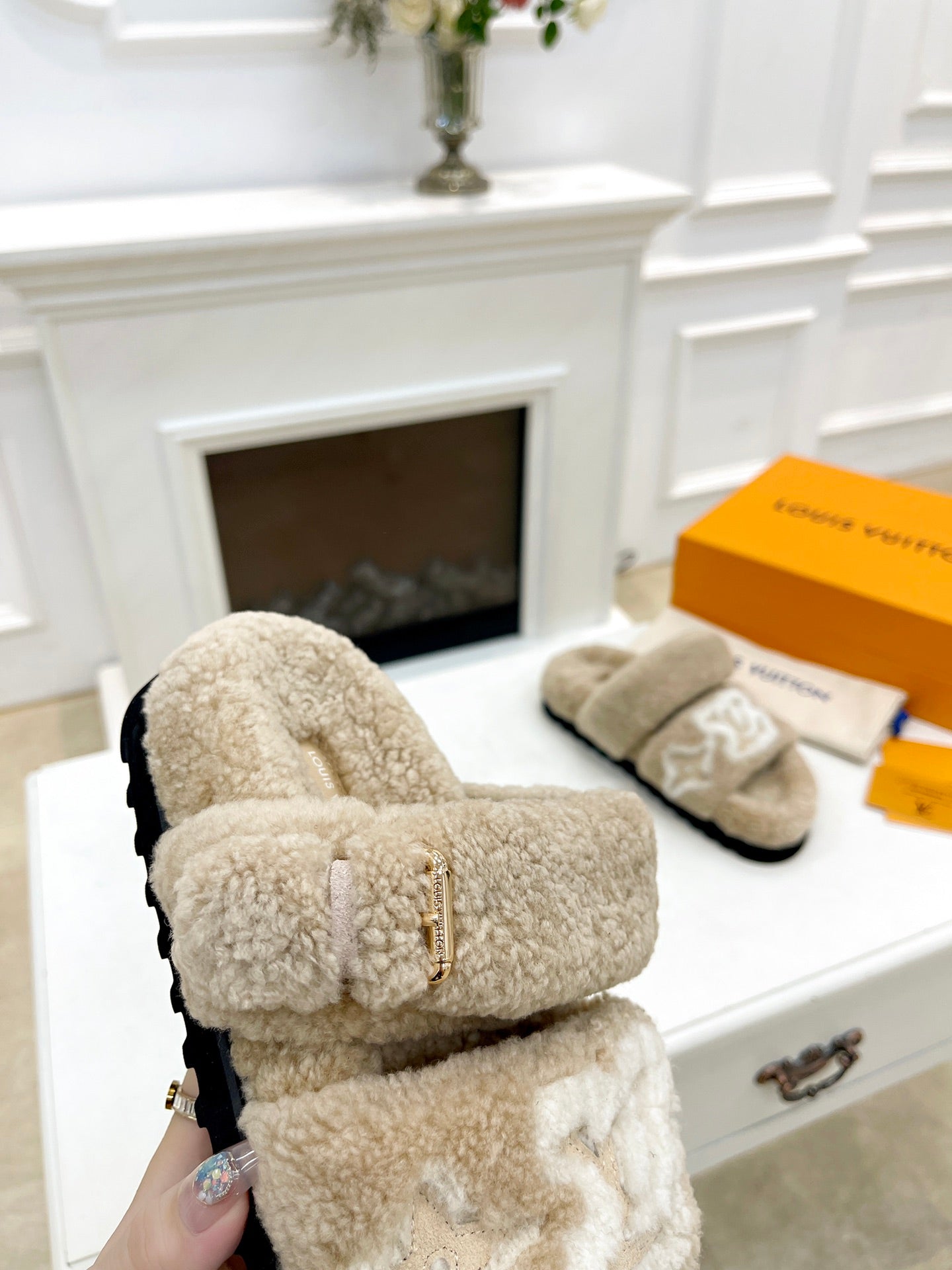 LOUIS VUITTON DAD SANDAL MULE IN WHEAT TAN MIX WHITE FLEECE