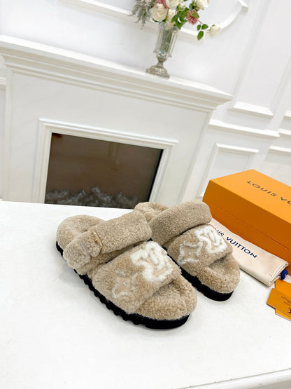 LOUIS VUITTON DAD SANDAL MULE IN WHEAT TAN MIX WHITE FLEECE