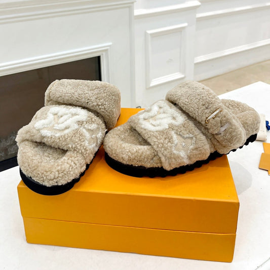 LOUIS VUITTON DAD SANDAL MULE IN WHEAT TAN MIX WHITE FLEECE
