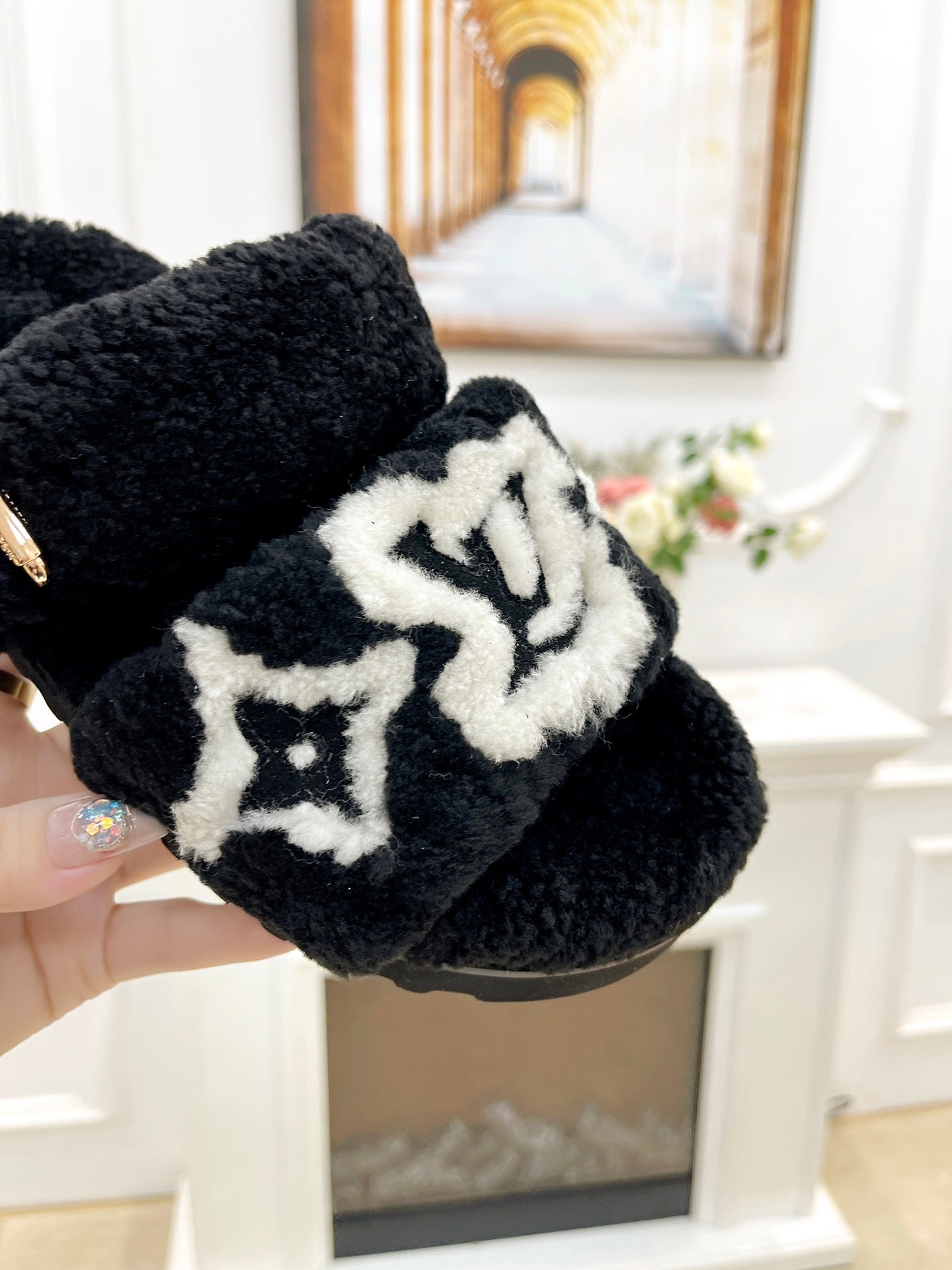 LOUIS VUITTON DAD SANDAL MULE IN BLACK MIX WHITE FLEECE