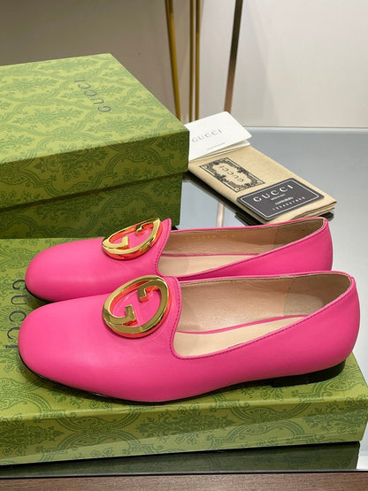 GUCCI BLONDIE LOGO-PLAQUE LOAFERS IN BRIGHT PINK CALFSKIN WITH GOLD HARDWARE